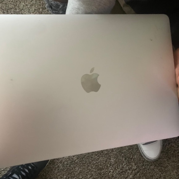 Mac book fully reseted 5 months old - Picture 3 of 3